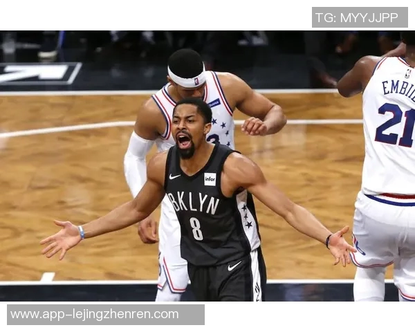 篮网与勇士激战正酣比赛结束双方表现精彩引发球迷热议 篮网与勇士激战正酣比赛结束双方表现精彩引发球迷热议